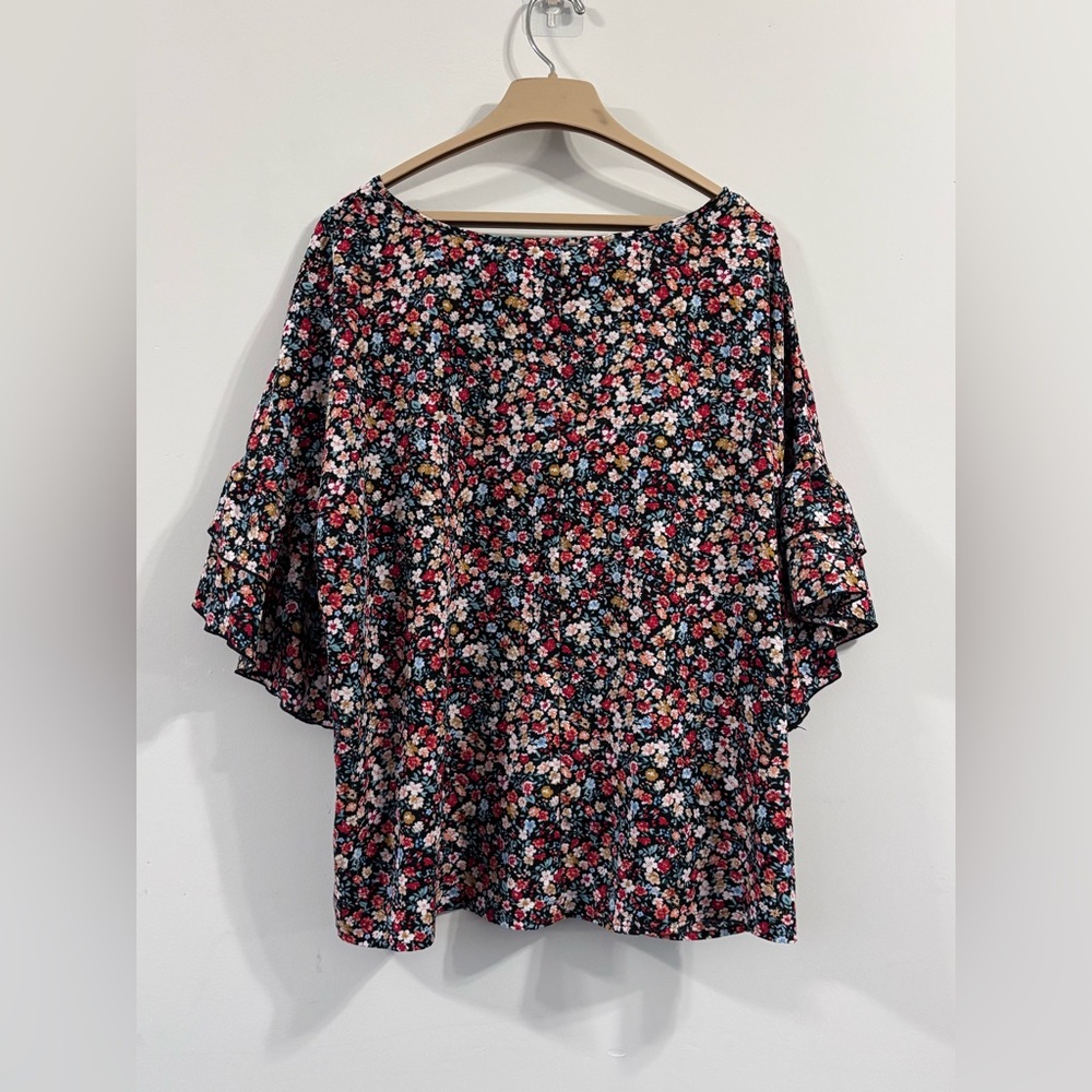 💜Floral Ruffle Sleeve Blouse in Black/Multi - Picture 3 of 10